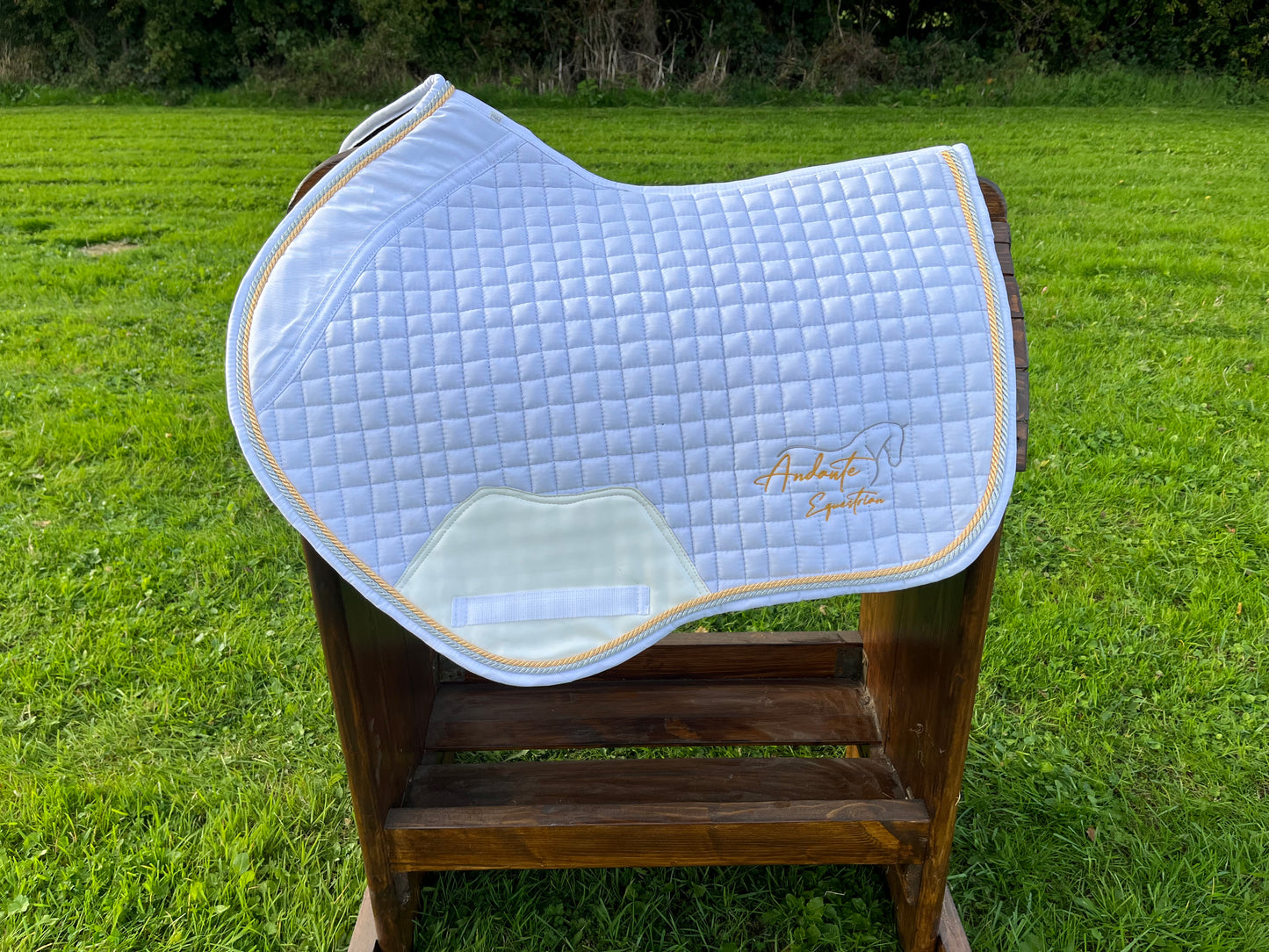 White Competition Jump Saddle Pad & Bonnet Set